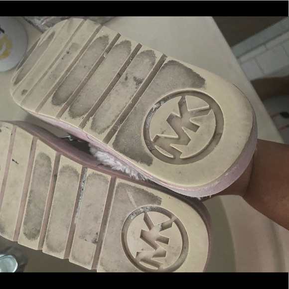 🌹FINAL PRICE Michael Kors Adorable Girl’s Metallic Pink & White Faux Fur Slides - Picture 7 of 15